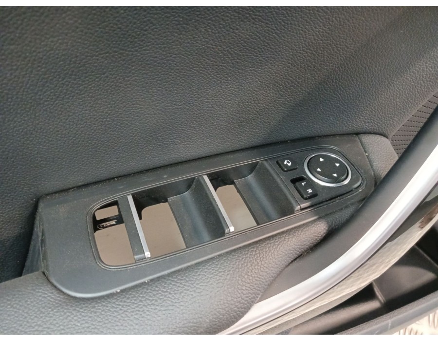Recambio de guarnecido puerta delantera izquierda para kia xceed (cd) 1.5 t-gdi mhev referencia OEM IAM 82370J7000WK  