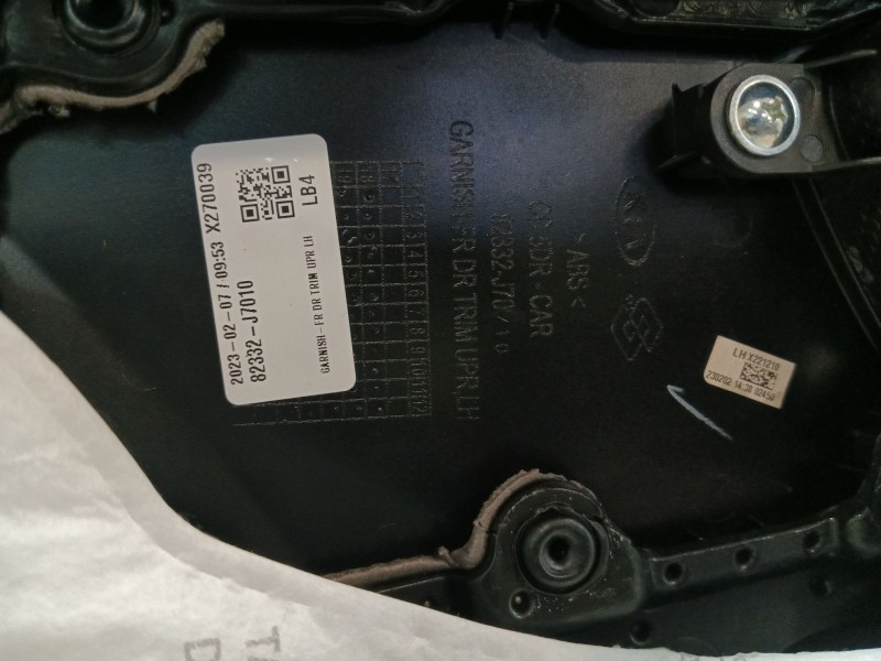 Recambio de guarnecido puerta delantera izquierda para kia xceed (cd) 1.5 t-gdi mhev referencia OEM IAM 82370J7000WK  