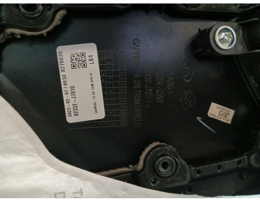 Recambio de guarnecido puerta delantera izquierda para kia xceed (cd) 1.5 t-gdi mhev referencia OEM IAM 82370J7000WK  