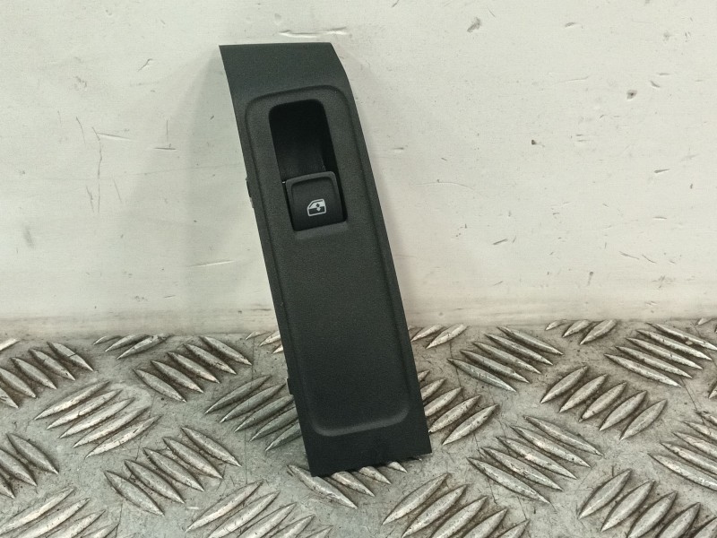 Recambio de mando elevalunas trasero izquierdo para skoda fabia iii (nj3) 1.0 tsi referencia OEM IAM 6V0867171  