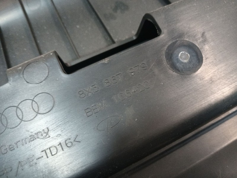 Recambio de guarnecido porton trasero para audi a1 (8x1, 8xk) 1.6 tdi referencia OEM IAM 8X3867979  