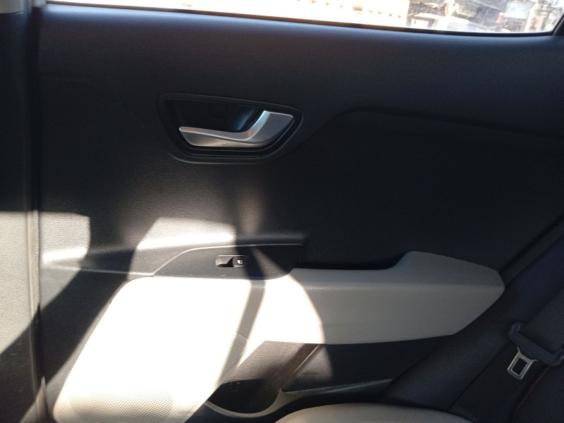 Recambio de guarnecido puerta trasera derecha para kia stonic (yb) 1.0 t-gdi referencia OEM IAM 83302H8510WK  