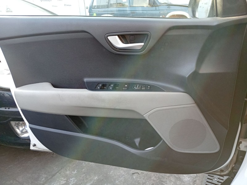 Recambio de guarnecido puerta delantera izquierda para kia stonic (yb) 1.0 t-gdi referencia OEM IAM 82301H8050WK  