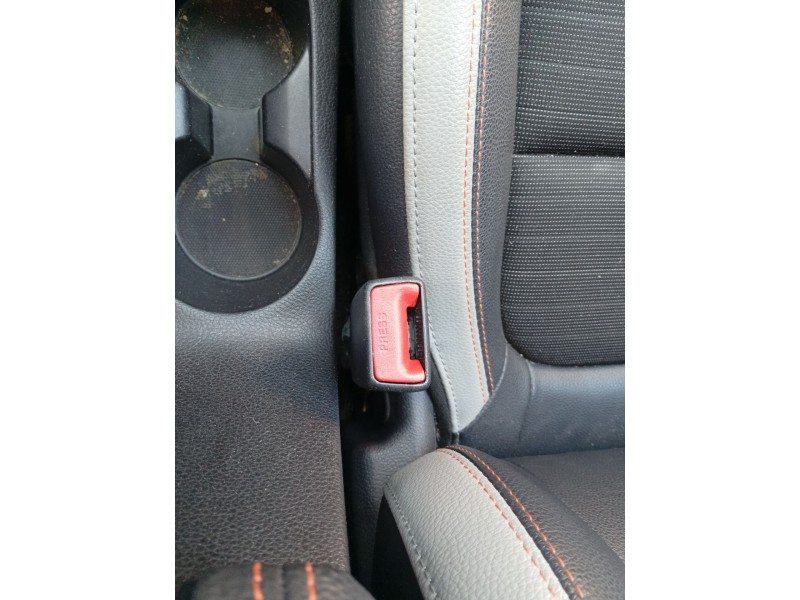 Recambio de enganche cinturon delantero derecho para kia stonic (yb) 1.0 t-gdi referencia OEM IAM 88840H8052  