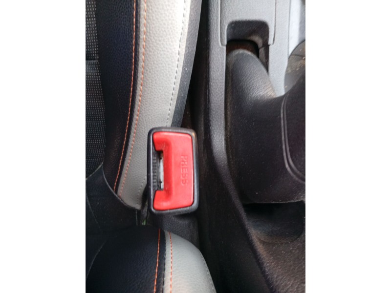 Recambio de enganche cinturon delantero izquierdo para kia stonic (yb) 1.0 t-gdi referencia OEM IAM 88830H8000WK  