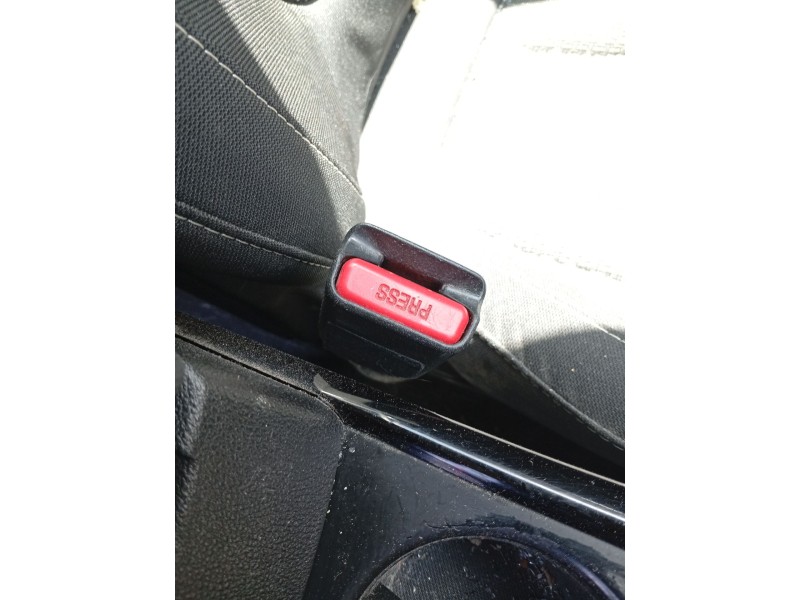 Recambio de enganche cinturon delantero izquierdo para renault kadjar (ha_, hl_) 1.3 tce 140 referencia OEM IAM 878161443R  