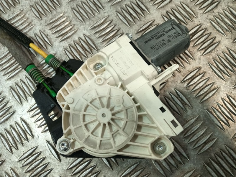 Recambio de elevalunas delantero derecho para audi a1 (8x1, 8xk) 1.6 tdi referencia OEM IAM 8X3837462A  