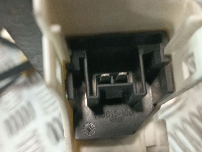Recambio de elevalunas delantero derecho para audi a1 (8x1, 8xk) 1.6 tdi referencia OEM IAM 8X3837462A  