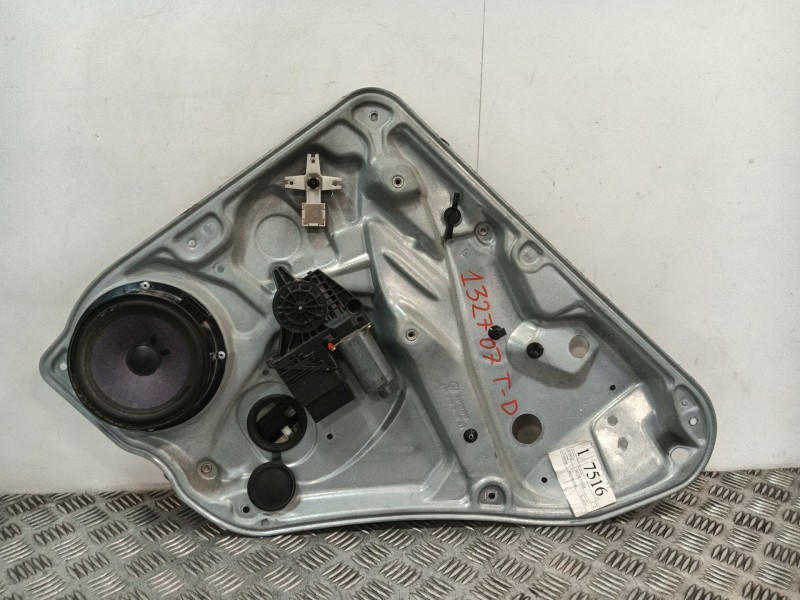 Recambio de elevalunas trasero derecho para volkswagen passat berlina (3b3) 1.9 tdi referencia OEM IAM 3B5839756C 3B5839752 
