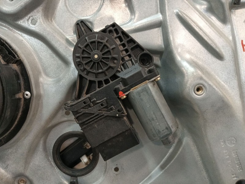 Recambio de elevalunas trasero derecho para volkswagen passat berlina (3b3) 1.9 tdi referencia OEM IAM 3B5839756C 3B5839752 