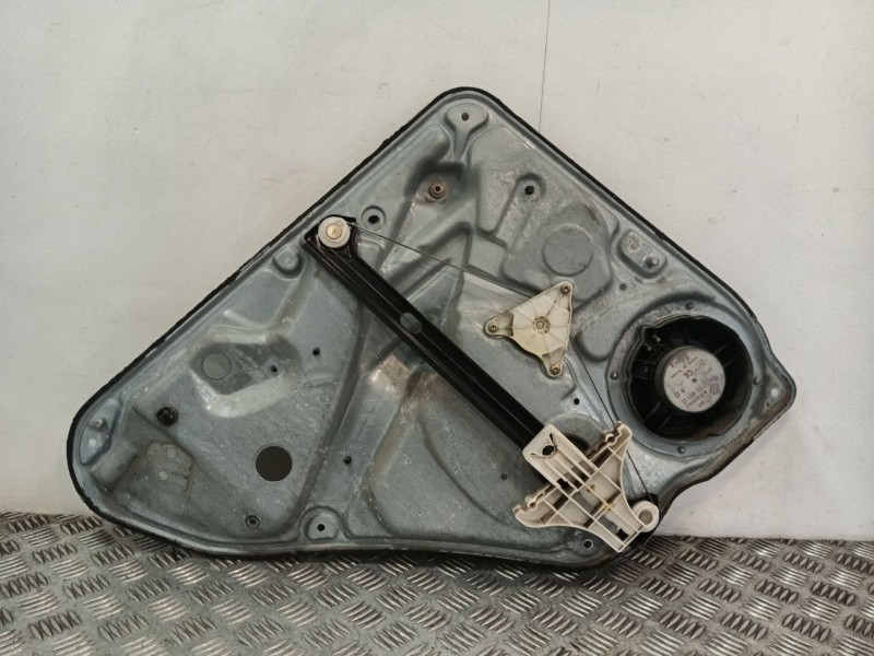 Recambio de elevalunas trasero derecho para volkswagen passat berlina (3b3) 1.9 tdi referencia OEM IAM 3B5839756C 3B5839752 