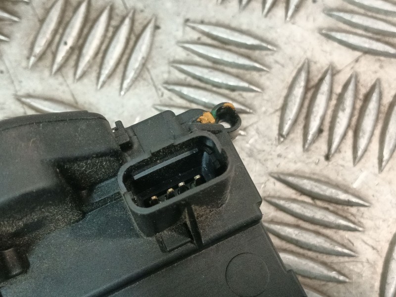 Recambio de cerradura puerta trasera derecha para renault megane iii berlina 5 p referencia OEM IAM 825020001R  