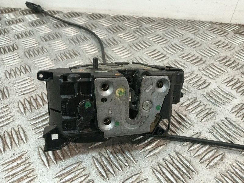 Recambio de cerradura puerta trasera derecha para renault megane iii berlina 5 p referencia OEM IAM 825020001R  