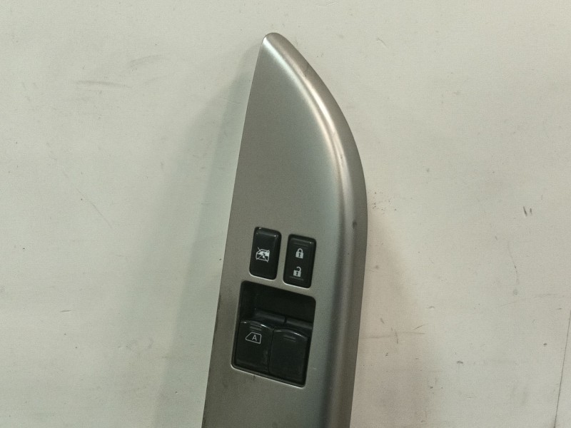 Recambio de mando elevalunas delantero izquierdo para nissan micra iv (k13k, k13kk) 1.2 referencia OEM IAM 254011HB0C  