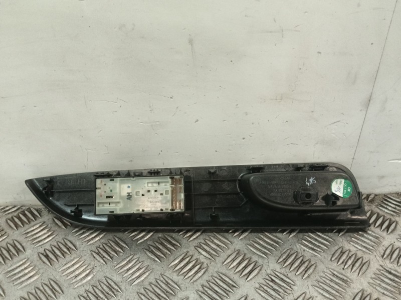 Recambio de mando elevalunas delantero izquierdo para nissan micra iv (k13k, k13kk) 1.2 referencia OEM IAM 254011HB0C  