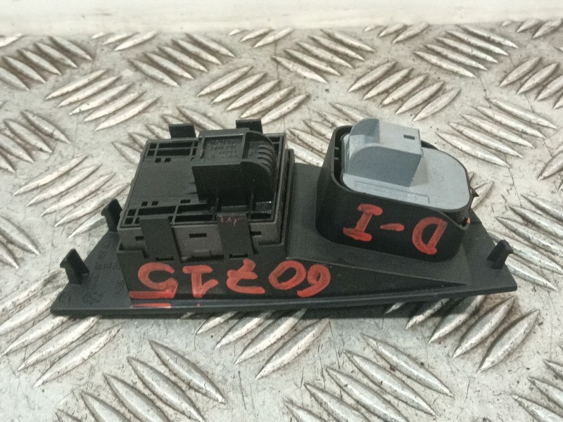 Recambio de mando elevalunas delantero izquierdo para audi a1 (8x1, 8xk) 1.6 tdi referencia OEM IAM 8X0959851A5PR  
