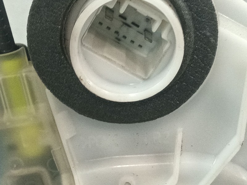 Recambio de cerradura puerta trasera derecha para peugeot 108 1.0 vti referencia OEM IAM B001173880  