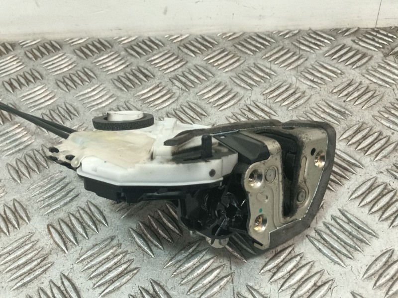 Recambio de cerradura puerta trasera derecha para peugeot 108 1.0 vti referencia OEM IAM B001173880  