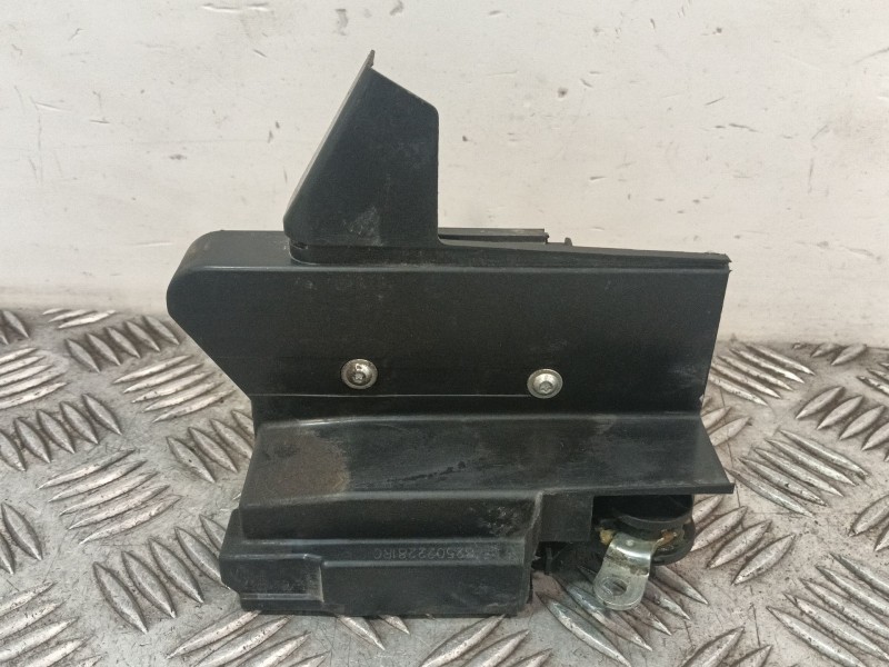 Recambio de cerradura puerta trasera derecha para dacia duster (hs_) 1.5 dci (hsaj) referencia OEM IAM 825029556R  