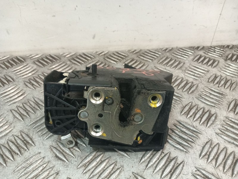 Recambio de cerradura puerta trasera derecha para dacia duster (hs_) 1.5 dci (hsaj) referencia OEM IAM 825029556R  