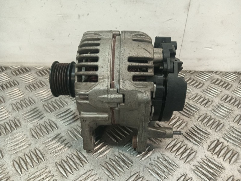 Recambio de alternador para volkswagen polo (9n3) 1.4 16v referencia OEM IAM 037903025M 0124325013 