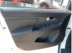 Recambio de guarnecido puerta delantera izquierda para kia sportage iii (sl) 1.6 gdi referencia OEM IAM 823073U023XI  