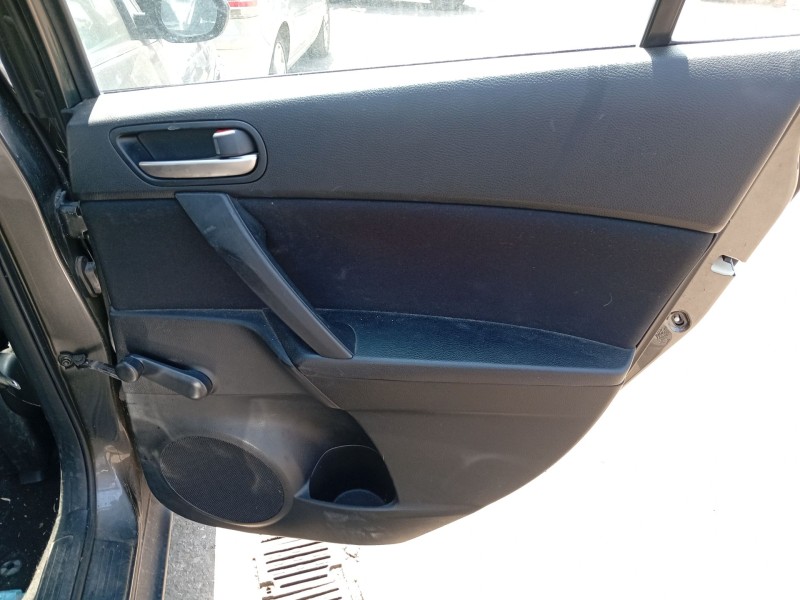 Recambio de guarnecido puerta trasera derecha para mazda 3 sedán (bl) 1.6 mzr (bl12) referencia OEM IAM BP4K68520  