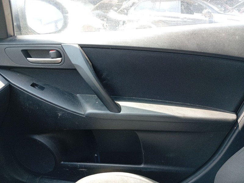 Recambio de guarnecido puerta delantera derecha para mazda 3 sedán (bl) 1.6 mzr (bl12) referencia OEM IAM BR2A6843X  