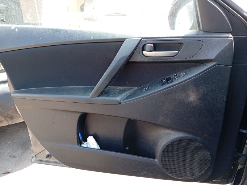 Recambio de guarnecido puerta delantera izquierda para mazda 3 sedán (bl) 1.6 mzr (bl12) referencia OEM IAM BR2A6846X  