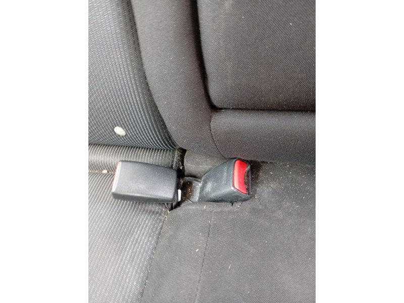 Recambio de enganche cinturon trasero central para mazda 3 sedán (bl) 1.6 mzr (bl12) referencia OEM IAM 091202BFP  