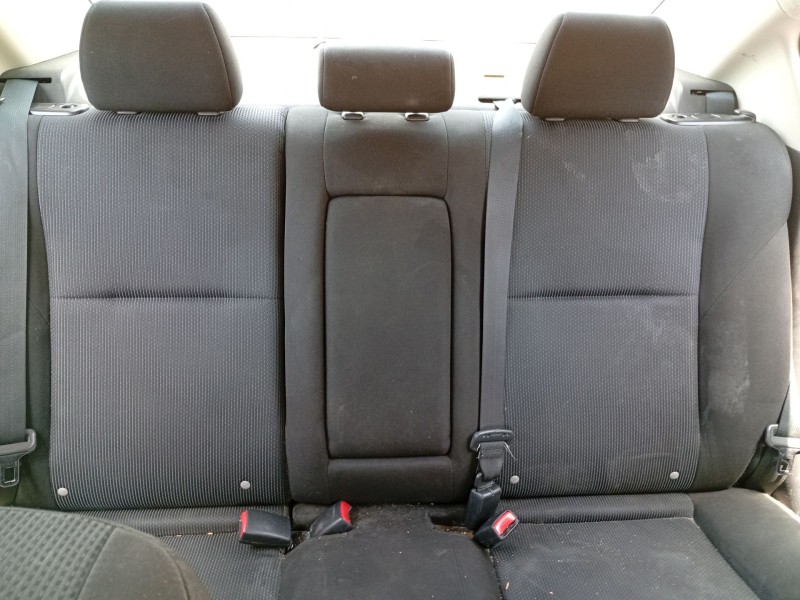 Recambio de asientos traseros para mazda 3 sedán (bl) 1.6 mzr (bl12) referencia OEM IAM BDMC8820102  