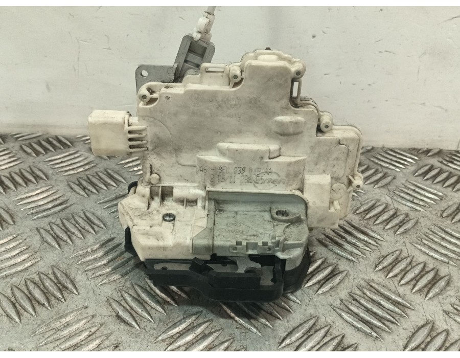 Recambio de cerradura puerta trasera izquierda para seat exeo st (3r5)(2009>) 2.0 tdi referencia OEM IAM 8E0839015AA  