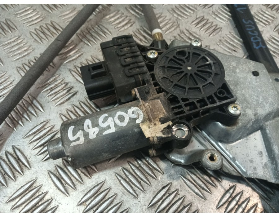 Recambio de elevalunas delantero izquierdo para ford focus i sedán (dfw) 1.8 tdci referencia OEM IAM XS4123201  