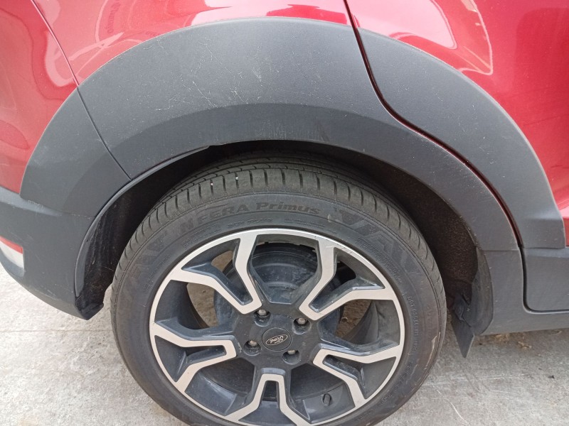 Recambio de paso de rueda trasero derecho para ford ecosport 1.0 ecoboost referencia OEM IAM 2201702  