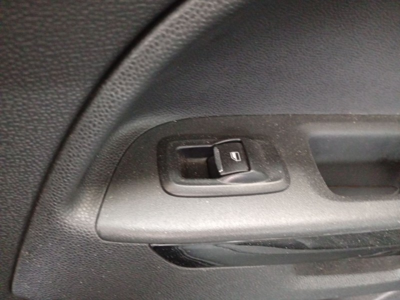 Recambio de mando elevalunas trasero derecho para ford ecosport 1.0 ecoboost referencia OEM IAM 2092818  