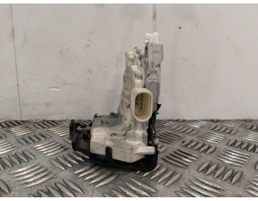 Recambio de cerradura puerta delantera derecha para seat altea xl (5p5, 5p8) 1.6 tdi referencia OEM IAM A046879  