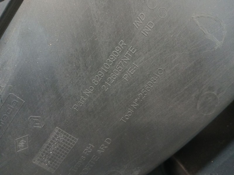 Recambio de guarnecido puerta trasera derecha para dacia duster ii referencia OEM IAM 829A08379R 829103909R 