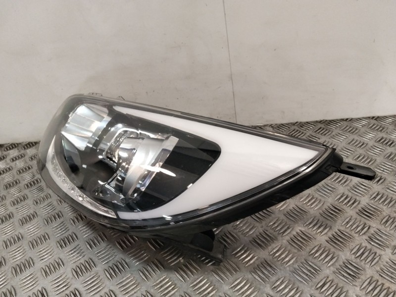 Recambio de faro izquierdo para kia rio iii (ub) 1.2 cvvt referencia OEM IAM 921011WXXX  
