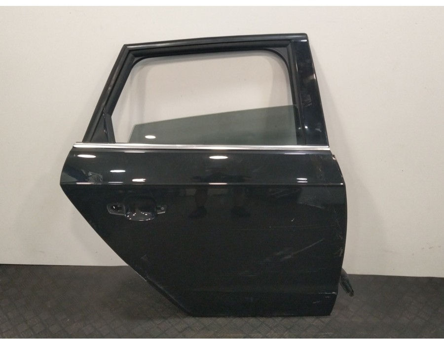 Recambio de puerta trasera derecha para audi a3 sportback (8va, 8vf) 2.0 tdi referencia OEM IAM 8V4833052E  