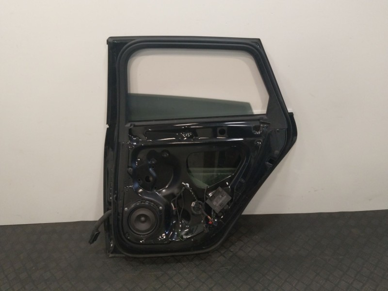 Recambio de puerta trasera derecha para audi a3 sportback (8va, 8vf) 2.0 tdi referencia OEM IAM 8V4833052E  
