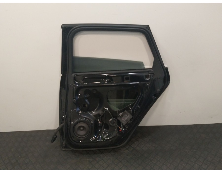Recambio de puerta trasera derecha para audi a3 sportback (8va, 8vf) 2.0 tdi referencia OEM IAM 8V4833052E  