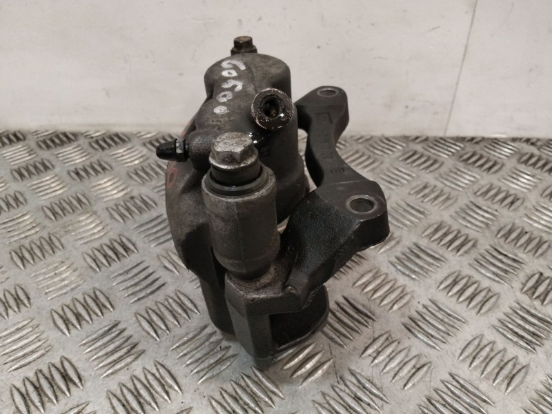 Recambio de pinza freno delantera derecha para renault master ii furgoneta (fd) 2.5 dci referencia OEM IAM 2013190  
