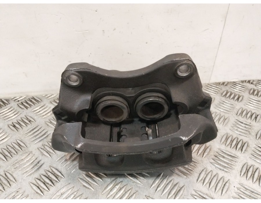 Recambio de pinza freno delantera derecha para renault master ii furgoneta (fd) 2.5 dci referencia OEM IAM 2013190  
