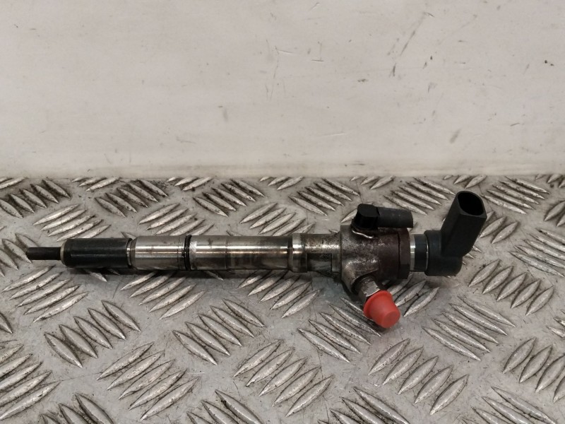 Recambio de inyector para seat leon (1p1) 1.6 tdi referencia OEM IAM 03L130277B  