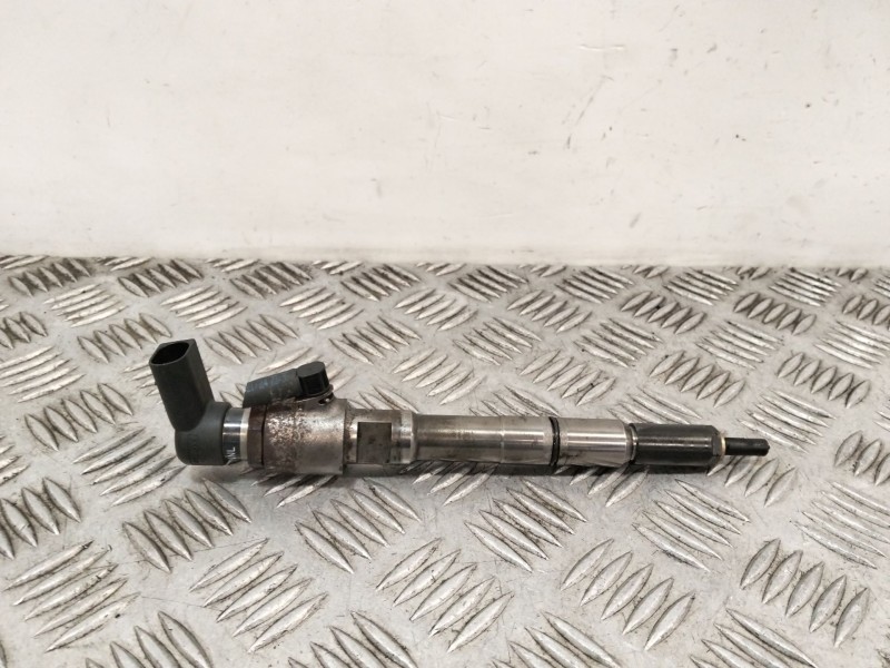Recambio de inyector para seat leon (1p1) 1.6 tdi referencia OEM IAM 03L130277B  