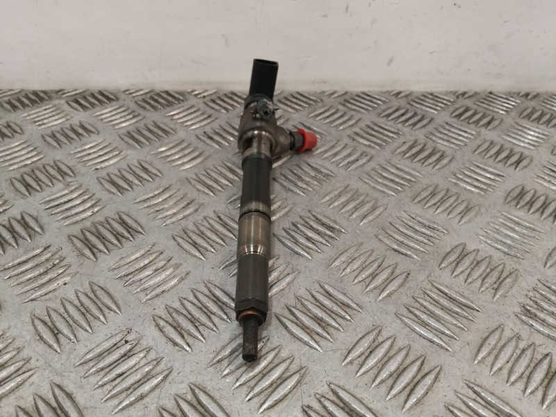 Recambio de inyector para seat leon (1p1) 1.6 tdi referencia OEM IAM 03L130277B  