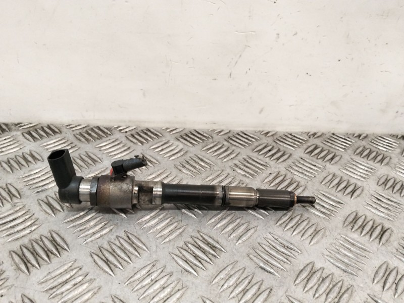 Recambio de inyector para seat leon (1p1) 1.6 tdi referencia OEM IAM 03L130277B  