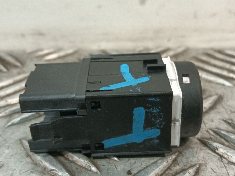 Recambio de interruptor warning para seat altea (5p1) referencia OEM IAM 5P0953235B  