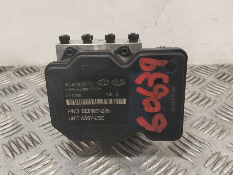 Recambio de abs para kia carens iv 1.7 crdi referencia OEM IAM 58910A4810  
