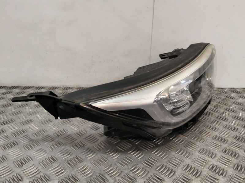 Recambio de faro derecho para kia stonic (yb) 1.0 t-gdi referencia OEM IAM 92102H8400  